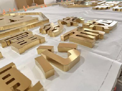 礼泉拉丝不锈钢字的特点。